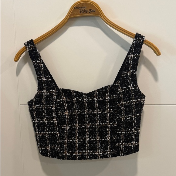 Abercrombie & Fitch Tops - Abercrombie & Fitch Black and White Plaid Crop Top size small